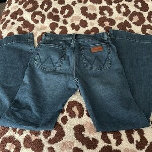 Wrangler Trousers size 9 inseam 34, stretchy material